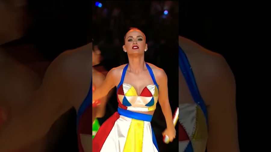 Katy Perry LEGENDARY moment in Super Bowl Halftime Show 🍬 #Shorts #KatyPerry #SuperBowl
